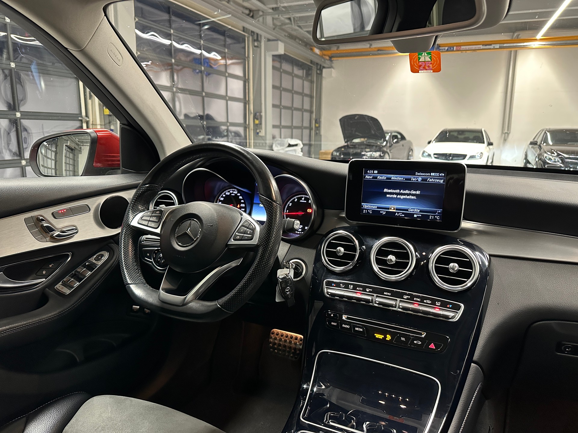 MERCEDES-BENZ GLC 250 AMG Line 4m *CH-Auto*Frisch ab MFK u. Service*1.Hand*Lückenlose Servicehistorie*-image-15