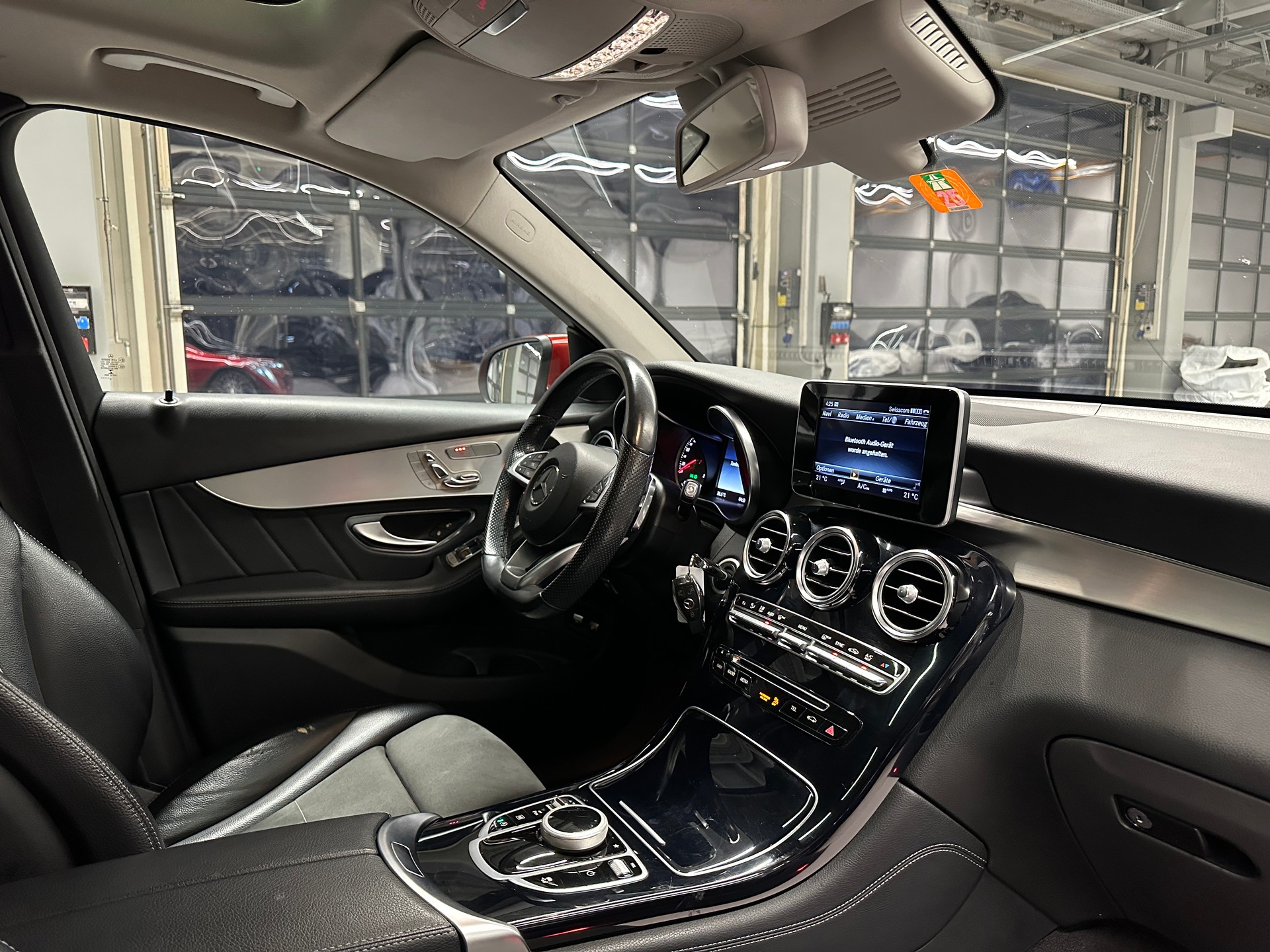 MERCEDES-BENZ GLC 250 AMG Line 4m *CH-Auto*Frisch ab MFK u. Service*1.Hand*Lückenlose Servicehistorie*-image-16