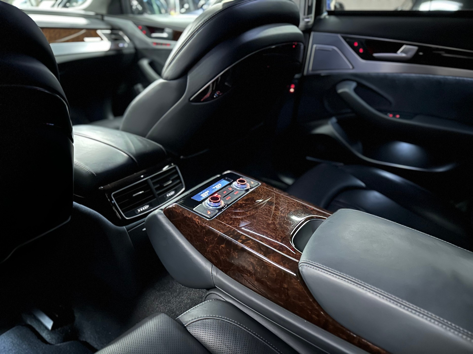AUDI A8 3.0 TDI quattro tiptronic / Audi Exclusive-image-20