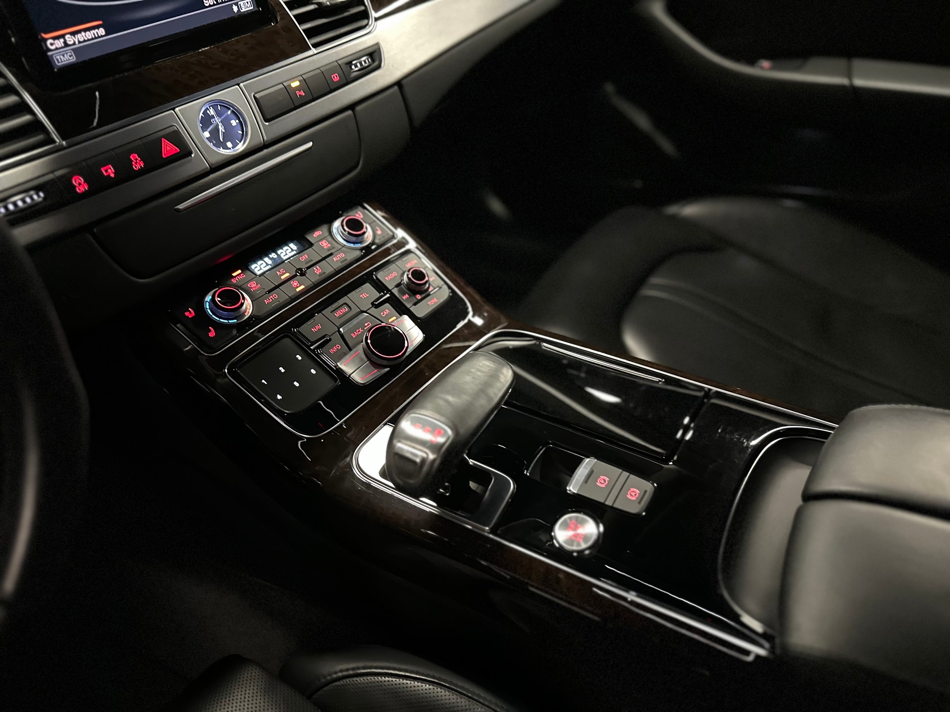 AUDI A8 3.0 TDI quattro tiptronic / Audi Exclusive-image-16