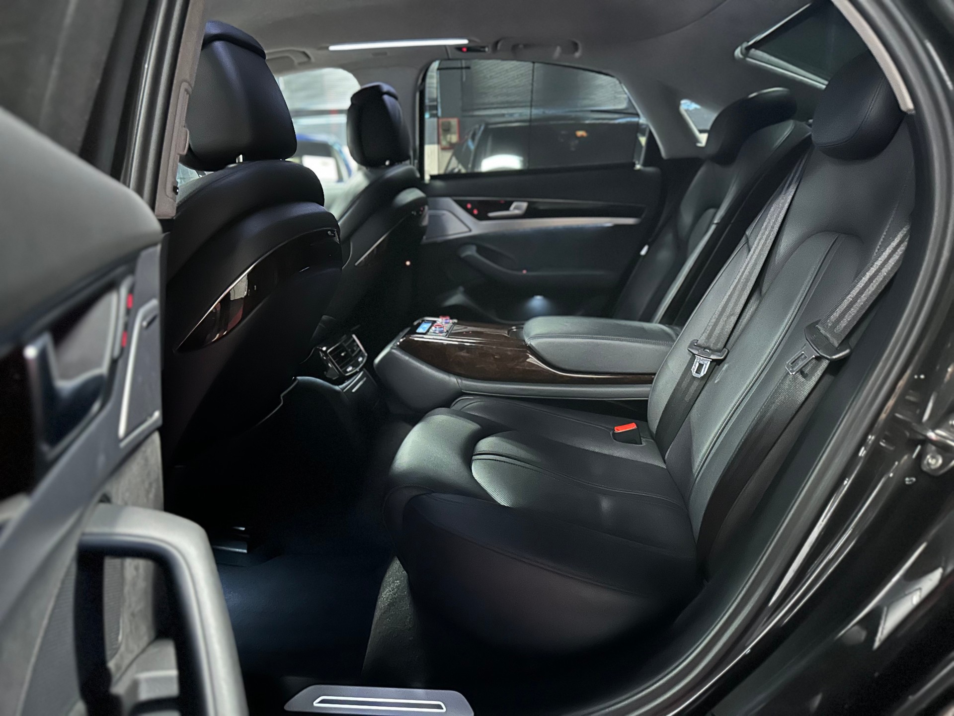 AUDI A8 3.0 TDI quattro tiptronic / Audi Exclusive-image-19