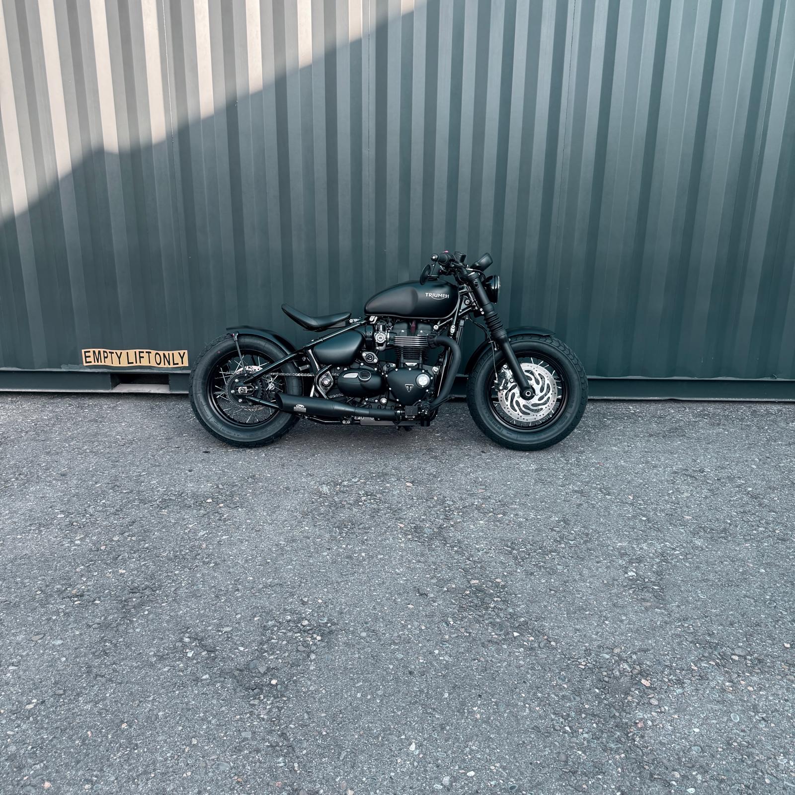 TRIUMPH Bonneville 1200 Bobber-showroom-element-1