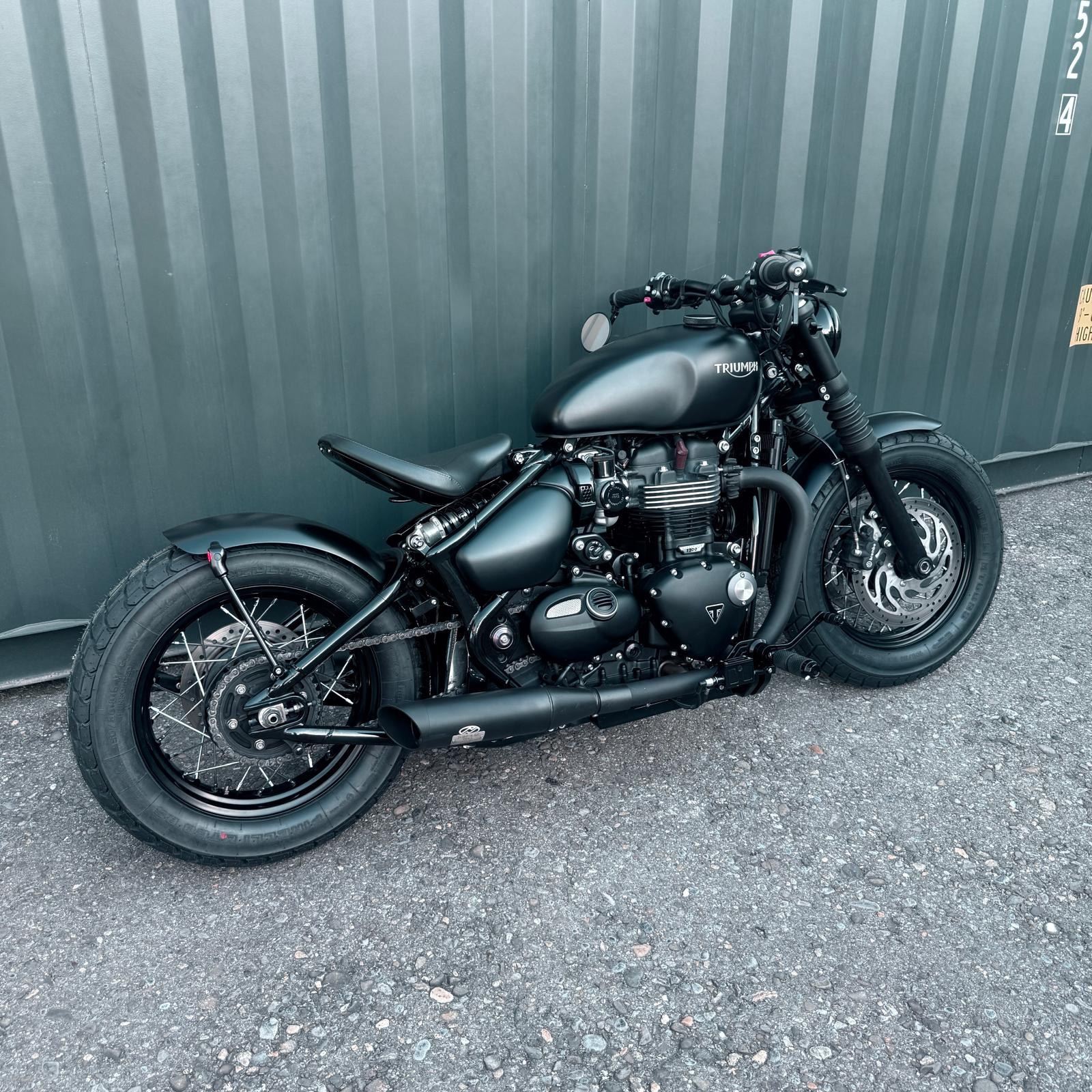 TRIUMPH Bonneville 1200 Bobber-showroom-element-3