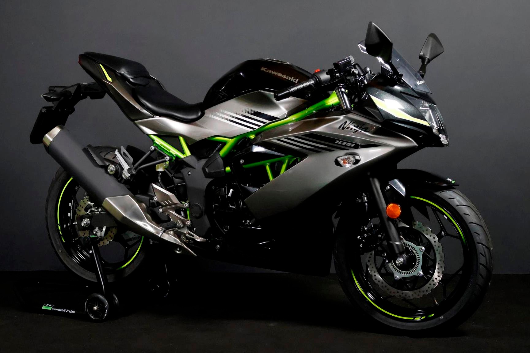 KAWASAKI Ninja 125 SE-showroom-element-1