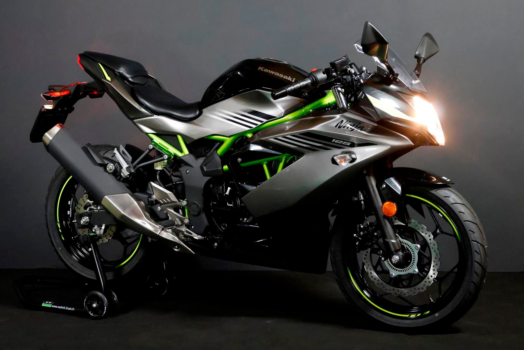 KAWASAKI Ninja 125 SE-showroom-element-2