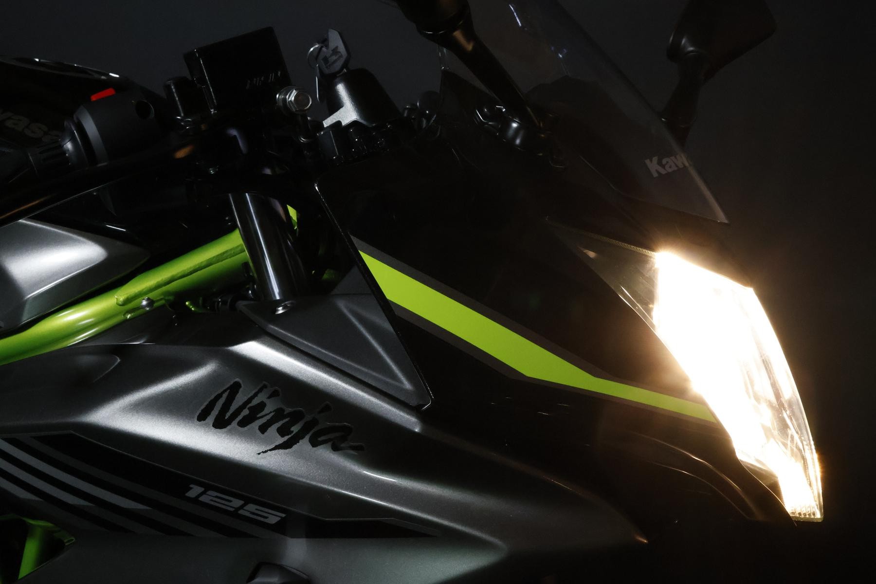 KAWASAKI Ninja 125 SE-showroom-element-3