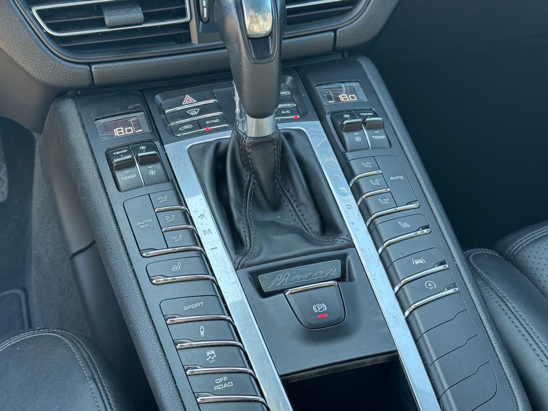 PORSCHE Macan S PDK-image-10