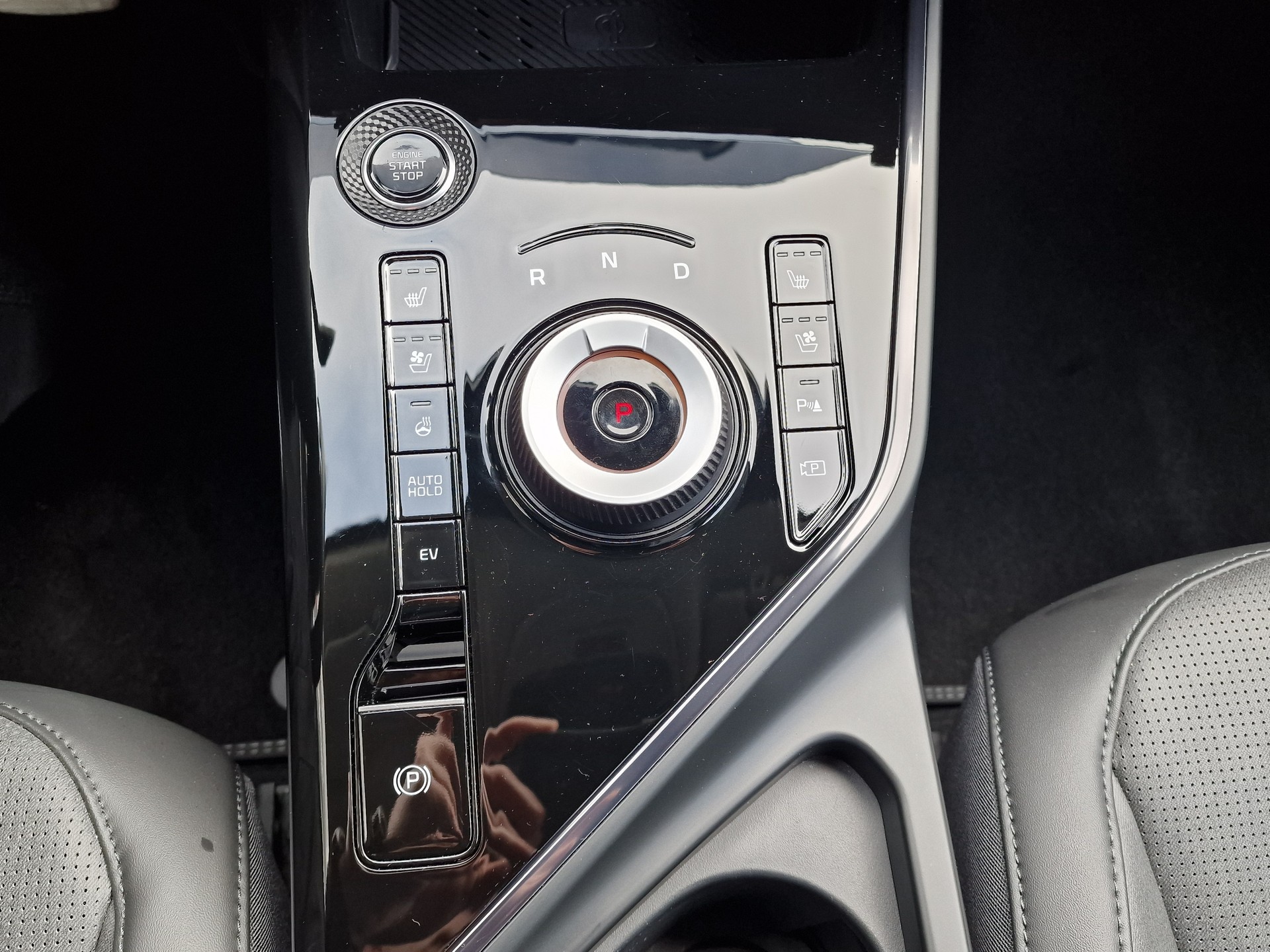 KIA Niro 1.6GDi Plug-in Hybrid Style DCT-image-10