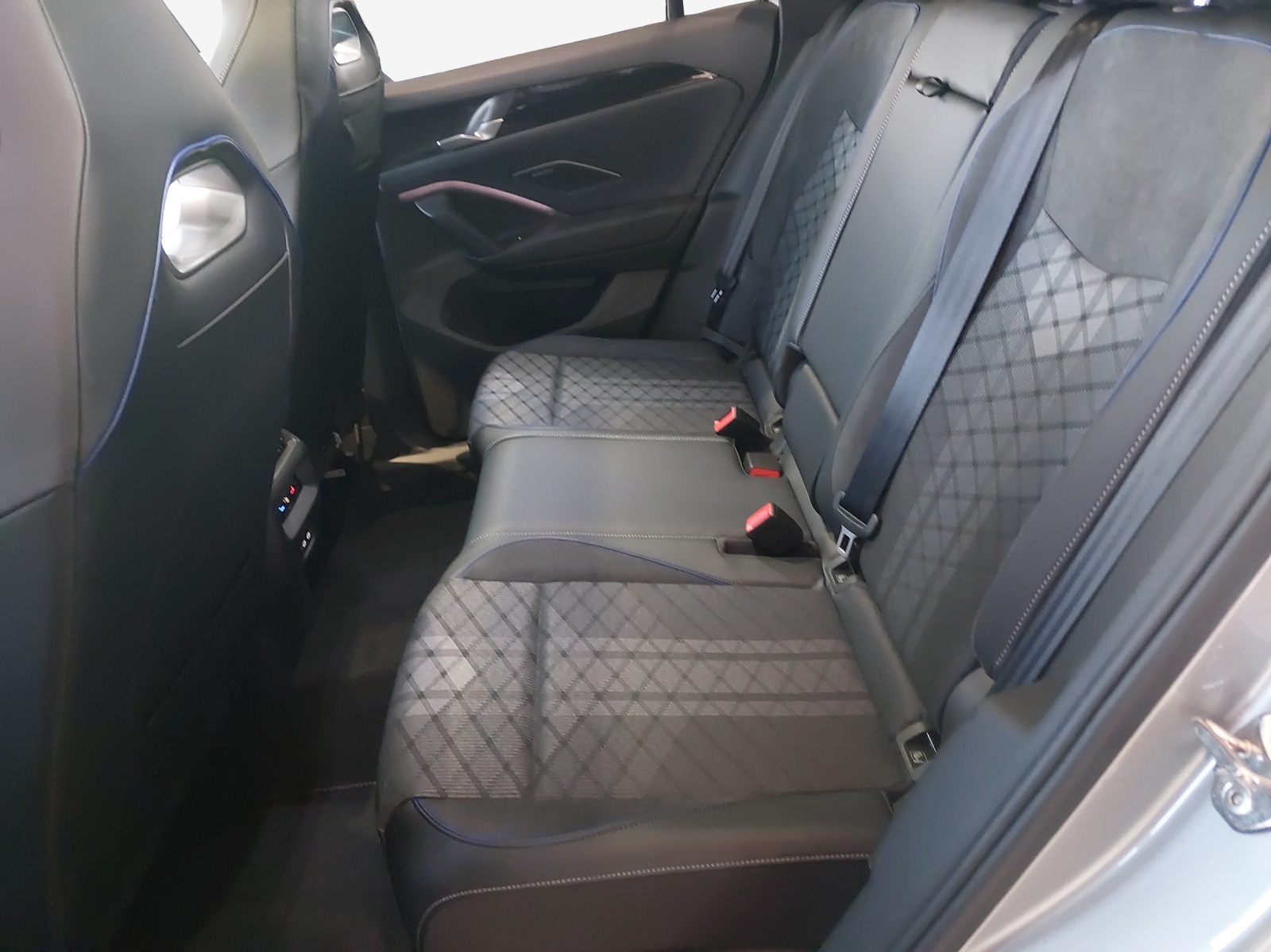 VW Tiguan 2.0 TSI DSG R-Line 4Motion-image-11
