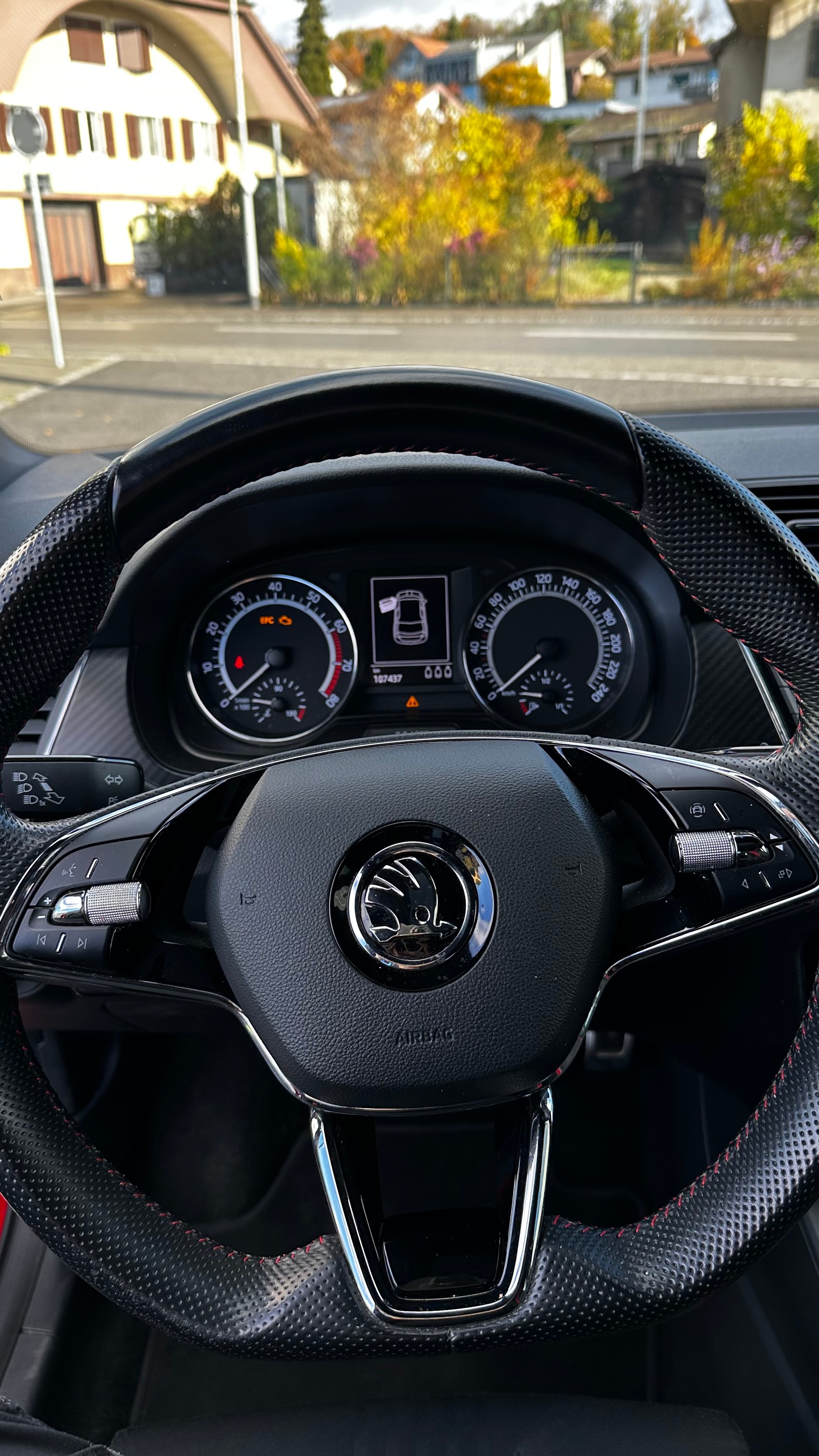 SKODA Fabia 1.0 TSI Monte Carlo-image-9