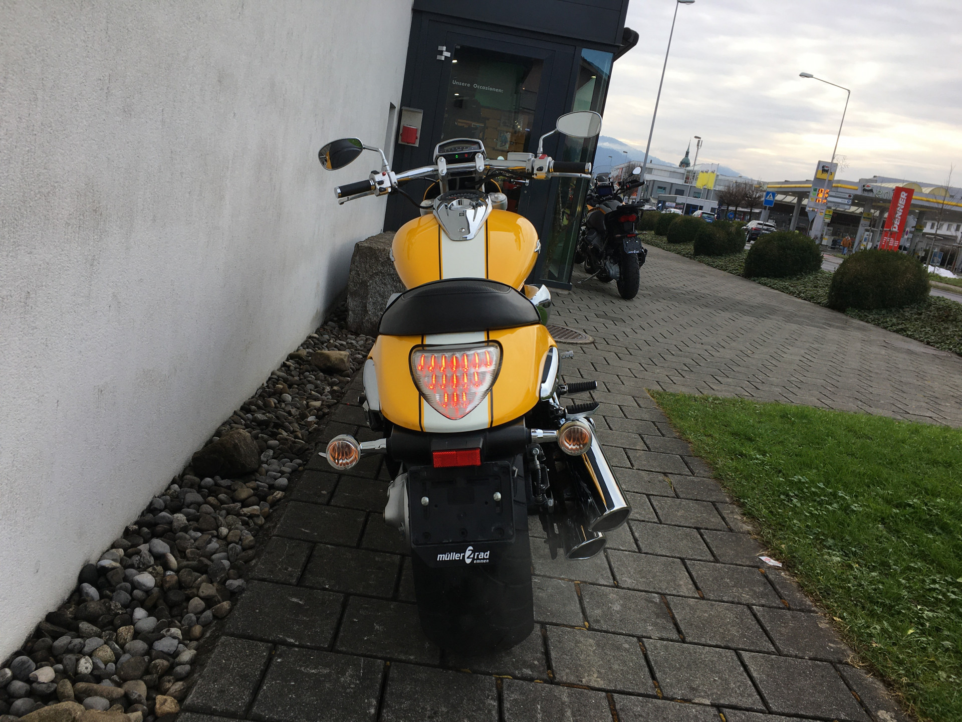 SUZUKI M 1800 R Intruder-showroom-element-3