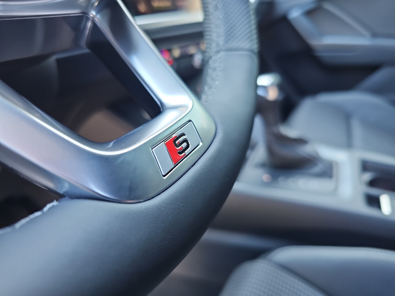 AUDI Q3 35 TFSI S line Attraction S-tronic-image-16