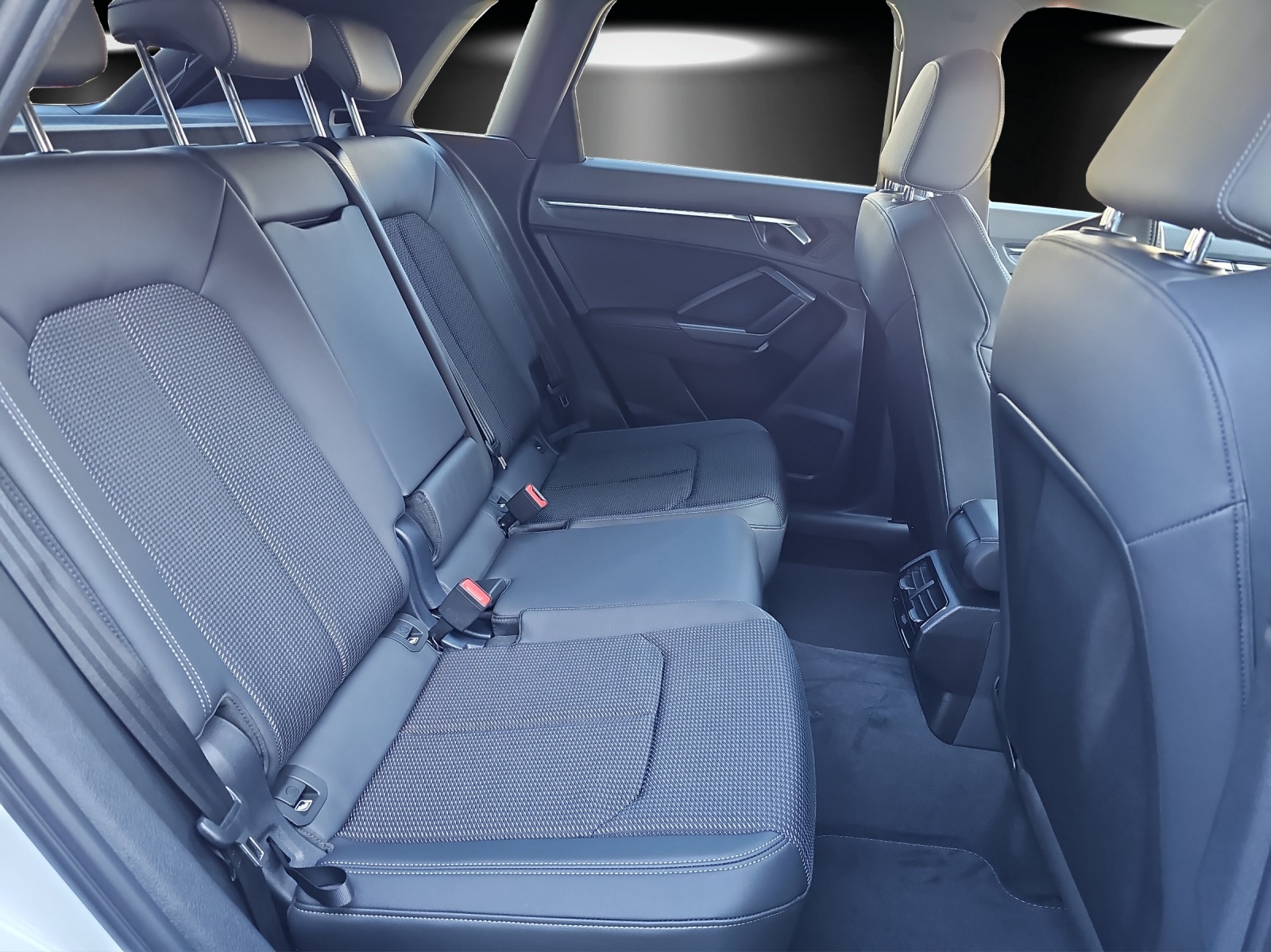AUDI Q3 35 TFSI S line Attraction S-tronic-image-7