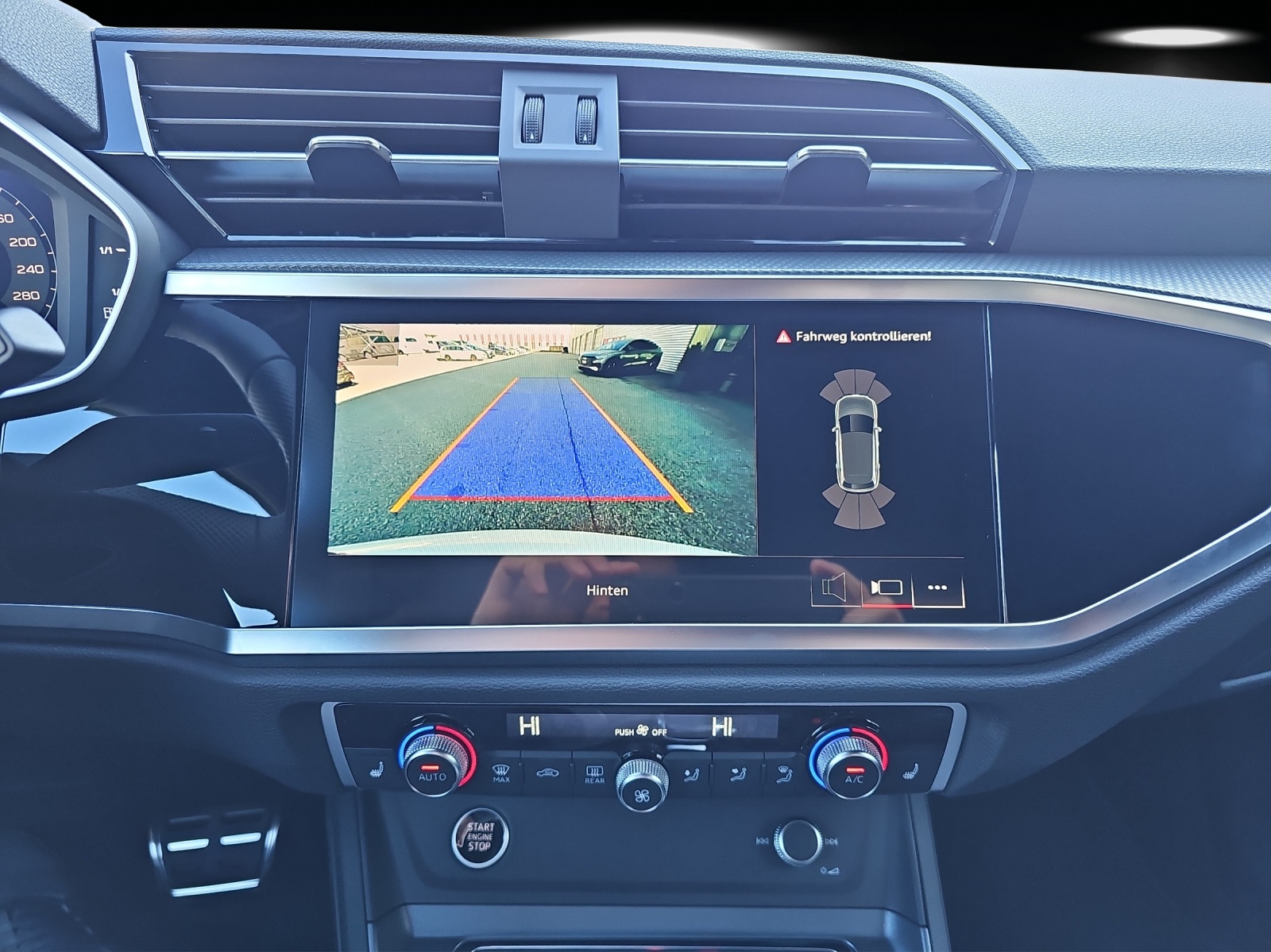 AUDI Q3 35 TFSI S line Attraction S-tronic-image-11