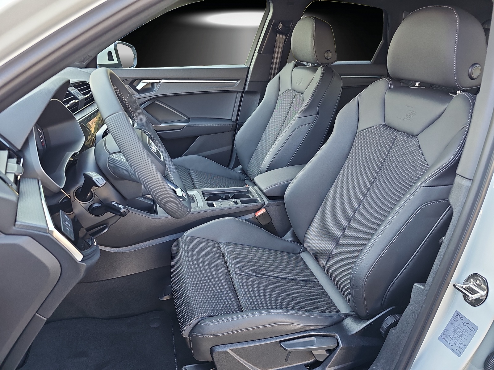 AUDI Q3 35 TFSI S line Attraction S-tronic-image-9