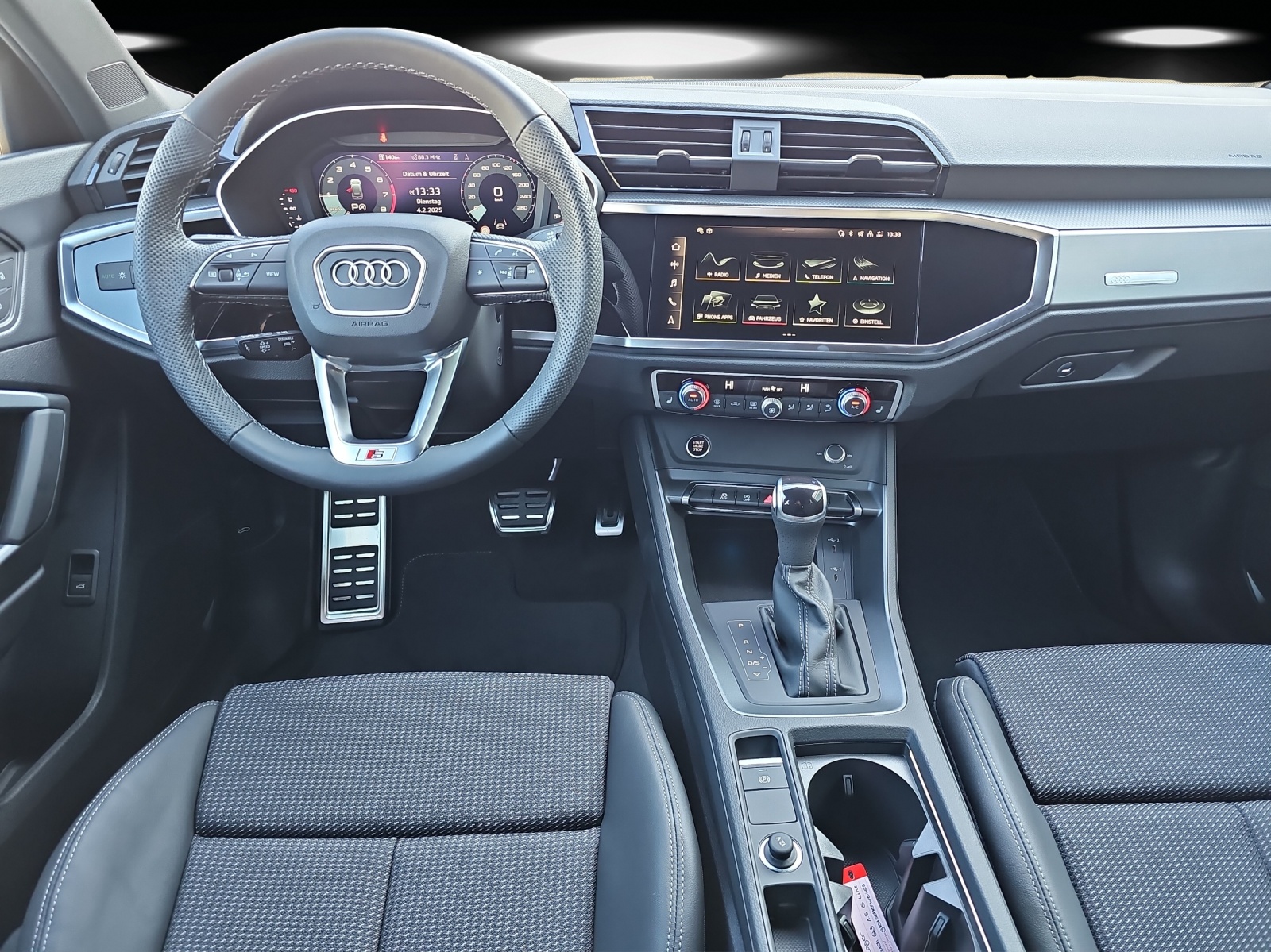 AUDI Q3 35 TFSI S line Attraction S-tronic-image-10