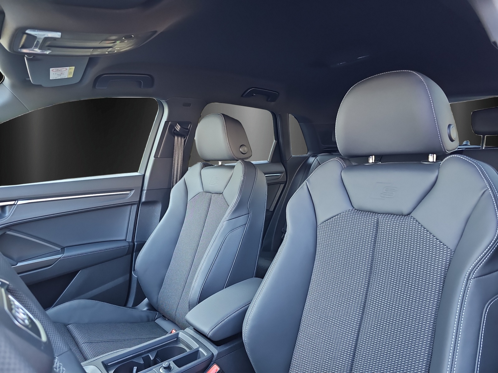 AUDI Q3 35 TFSI S line Attraction S-tronic-image-15