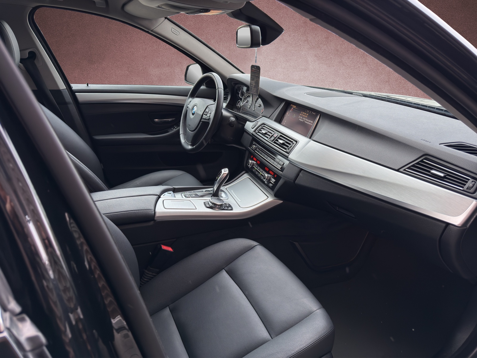 BMW 525d Touring xDrive Luxury Line Steptronic-image-11