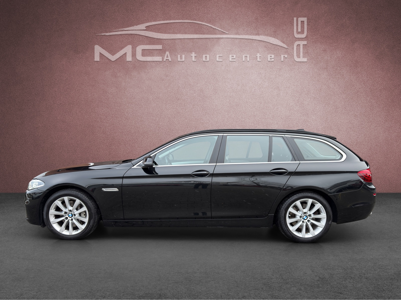 BMW 525d Touring xDrive Luxury Line Steptronic-image-1