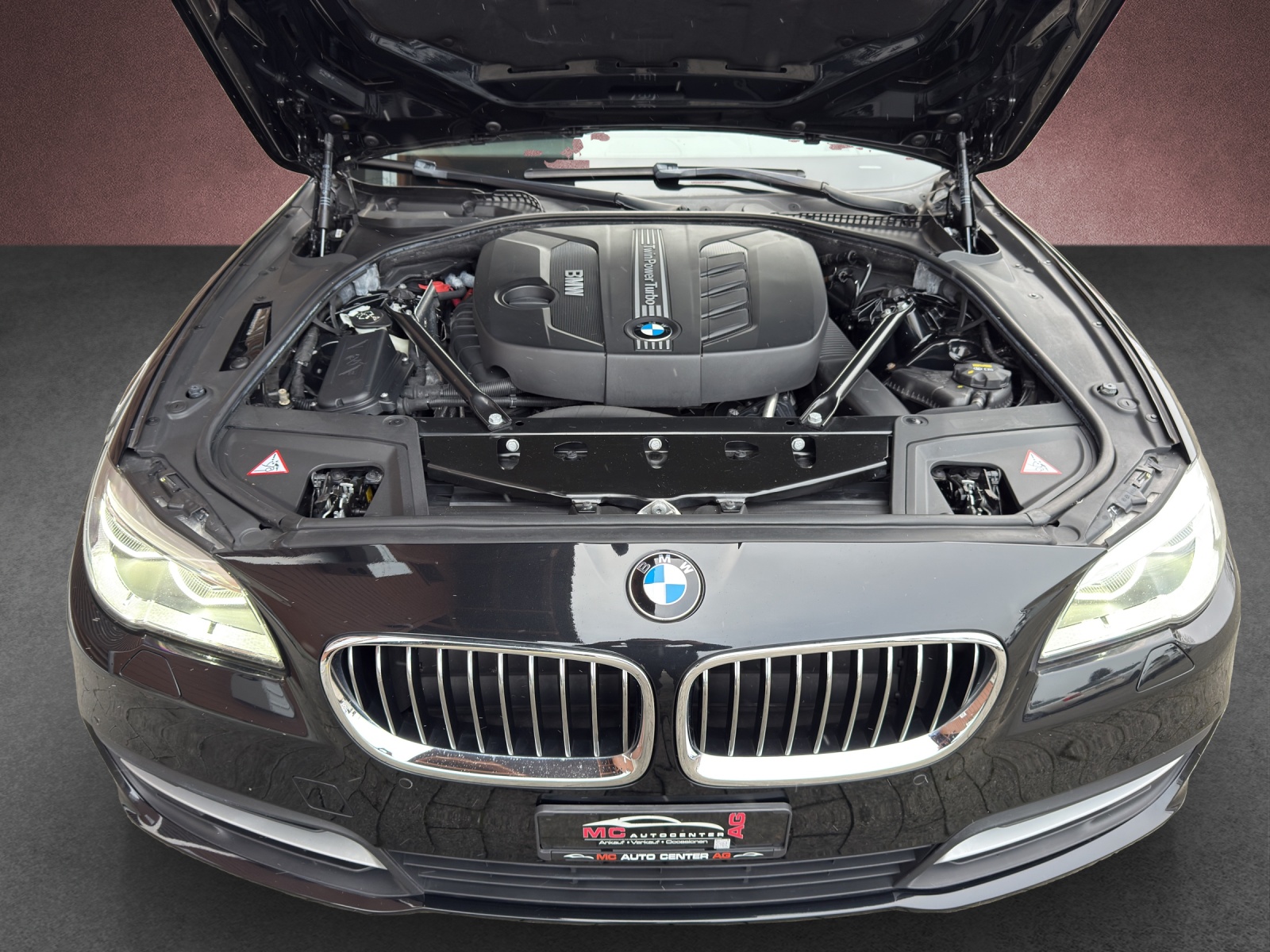 BMW 525d Touring xDrive Luxury Line Steptronic-image-12
