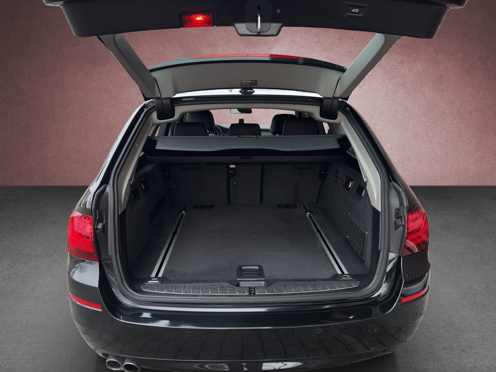 BMW 525d Touring xDrive Luxury Line Steptronic-image-10