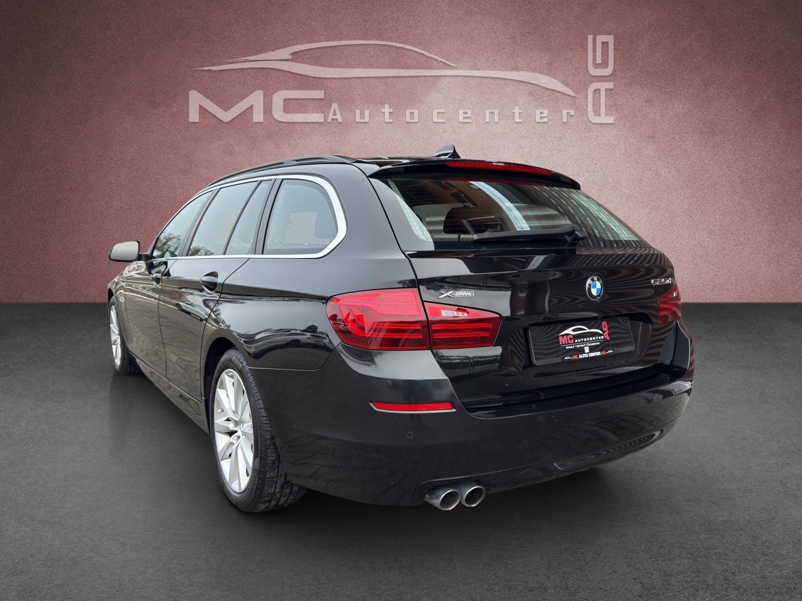 BMW 525d Touring xDrive Luxury Line Steptronic-image-2