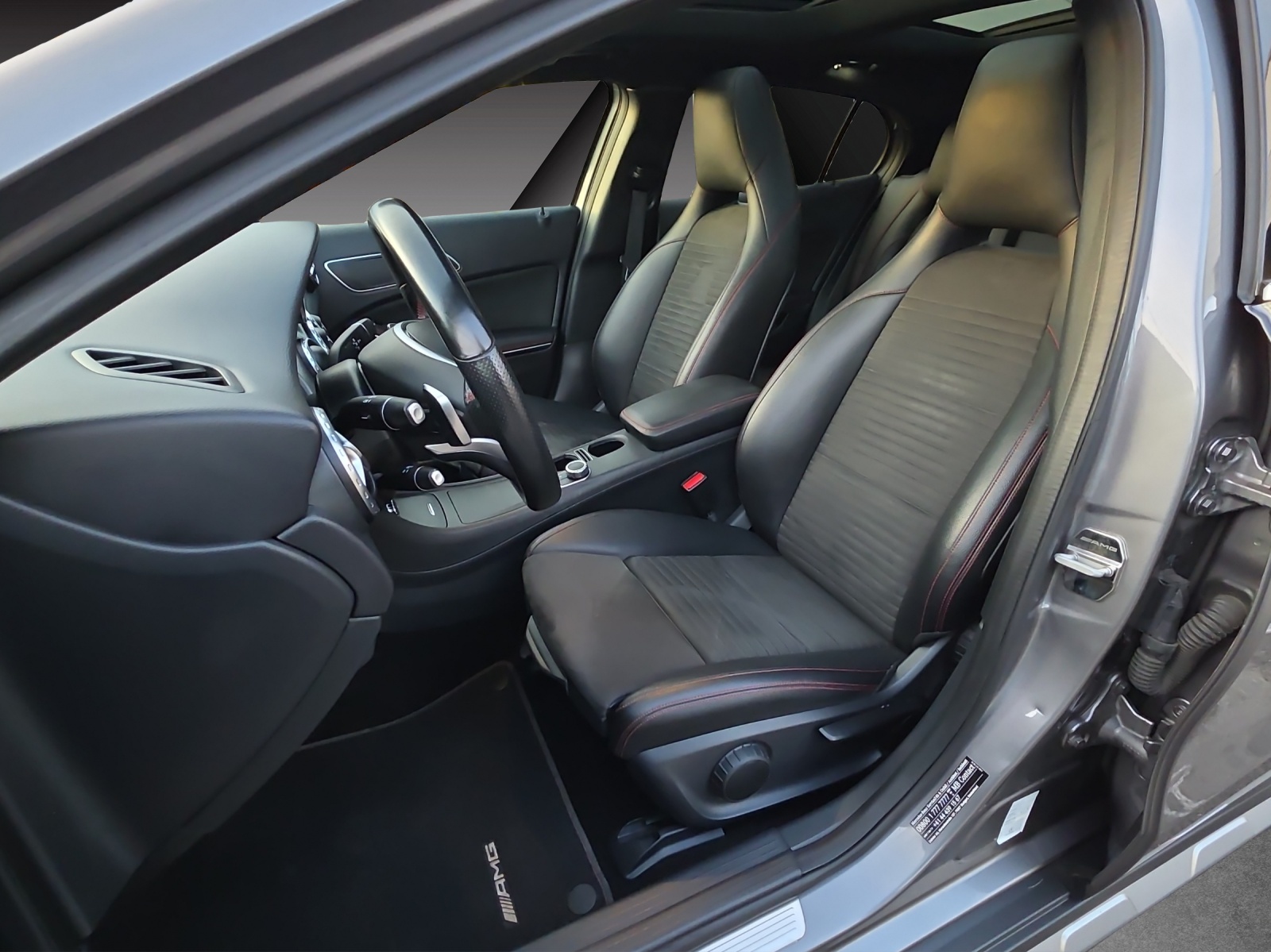 MERCEDES-BENZ GLA 250 AMG Line 4Matic 7G-DCT-image-14