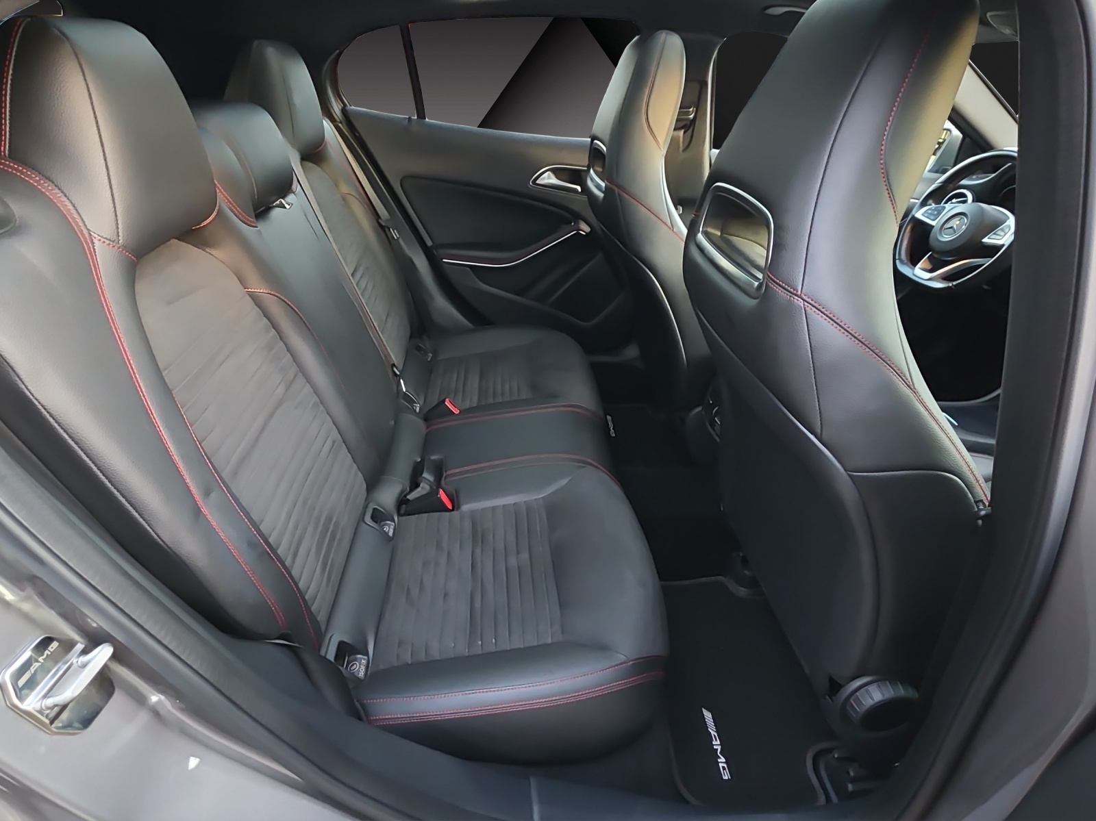MERCEDES-BENZ GLA 250 AMG Line 4Matic 7G-DCT-image-17