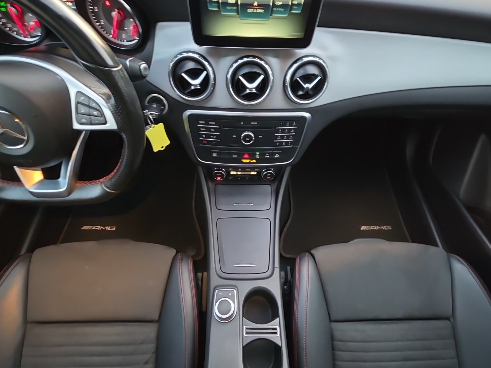MERCEDES-BENZ GLA 250 AMG Line 4Matic 7G-DCT-image-11