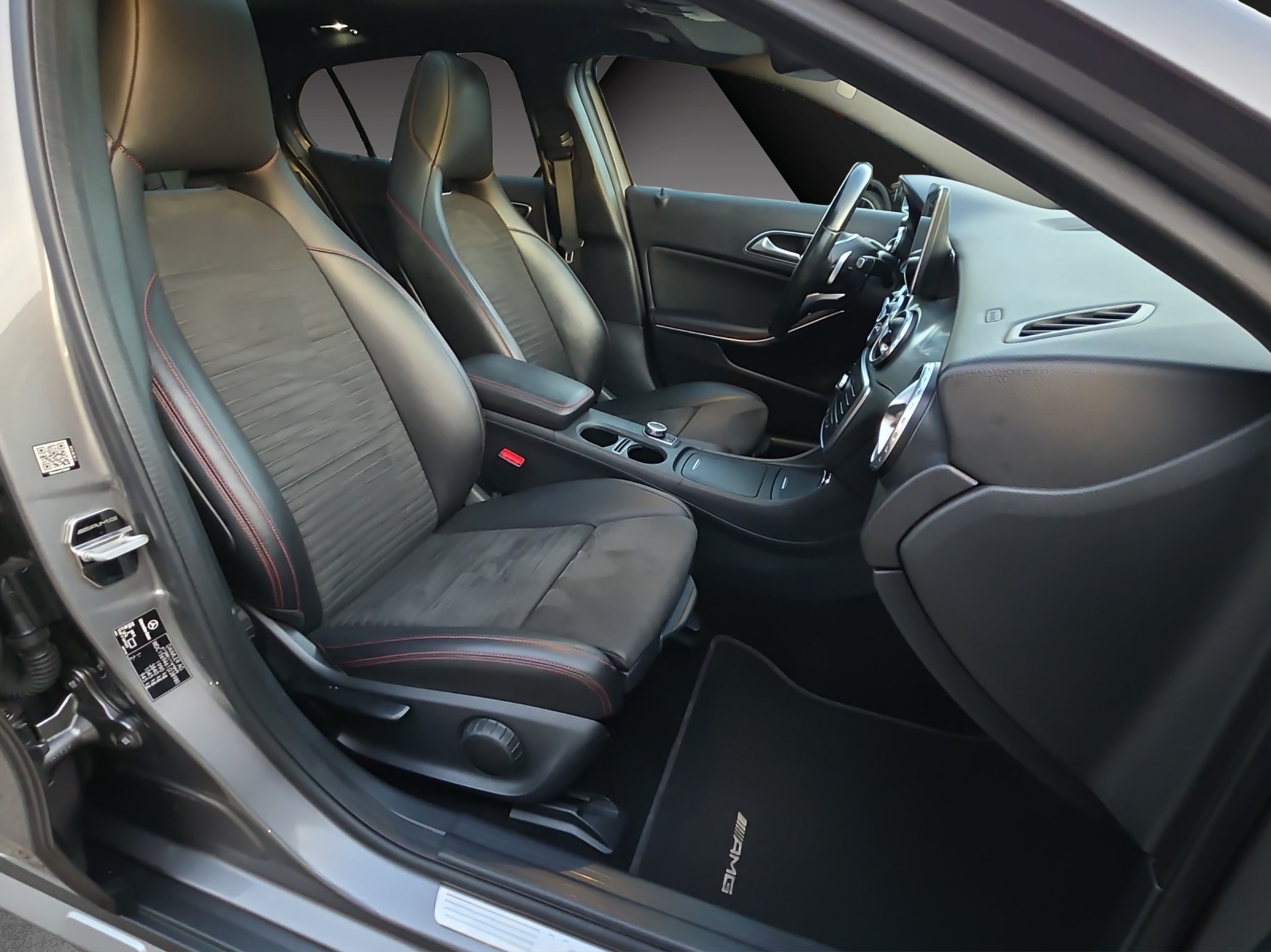 MERCEDES-BENZ GLA 250 AMG Line 4Matic 7G-DCT-image-16