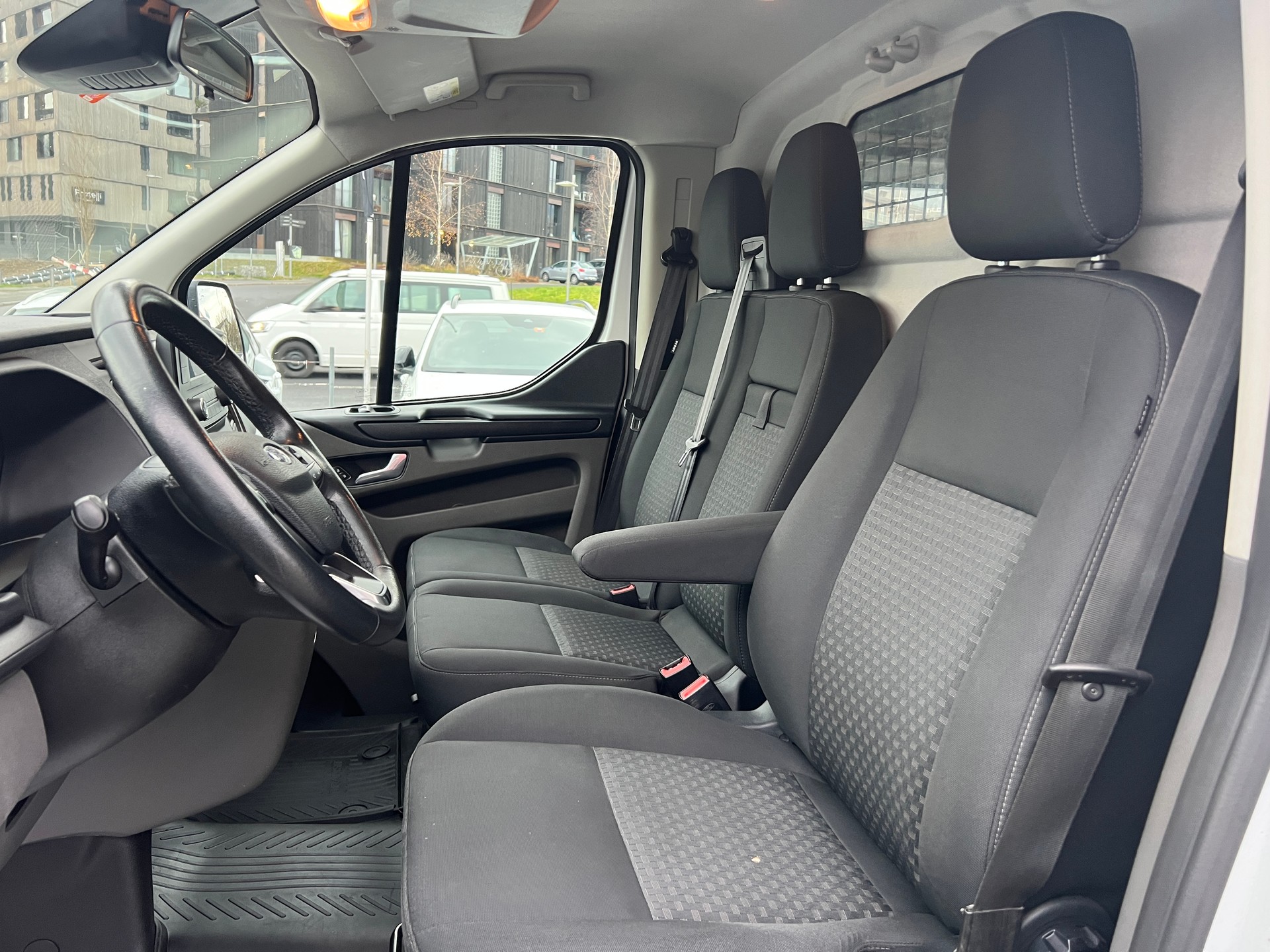 FORD Transit Custom Van 320 L1H1 Trend-image-12