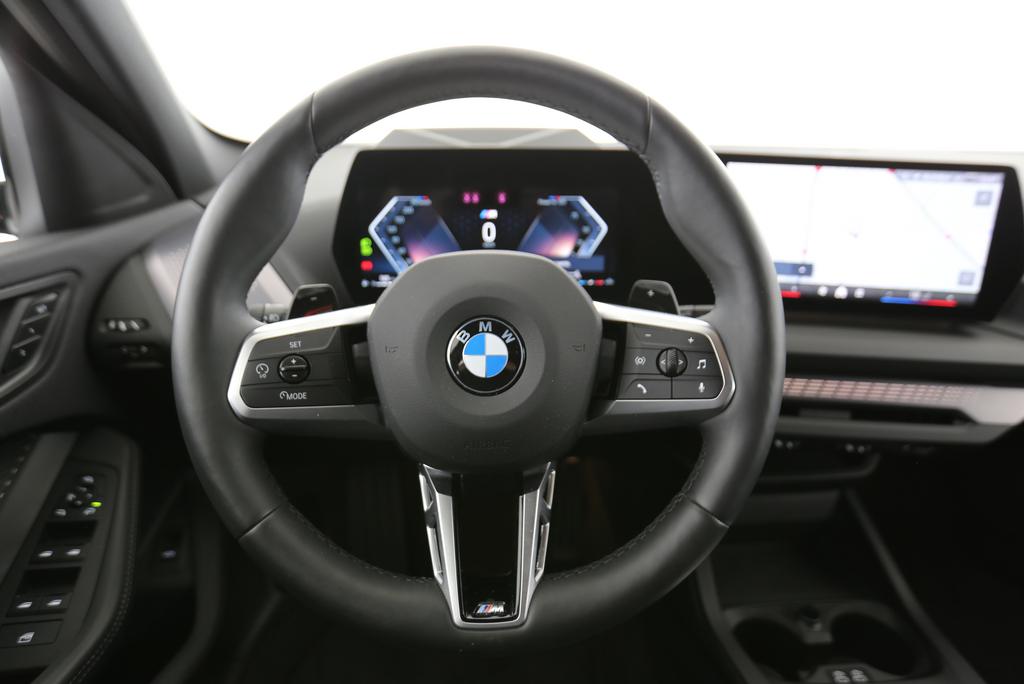 BMW 120i-image-5