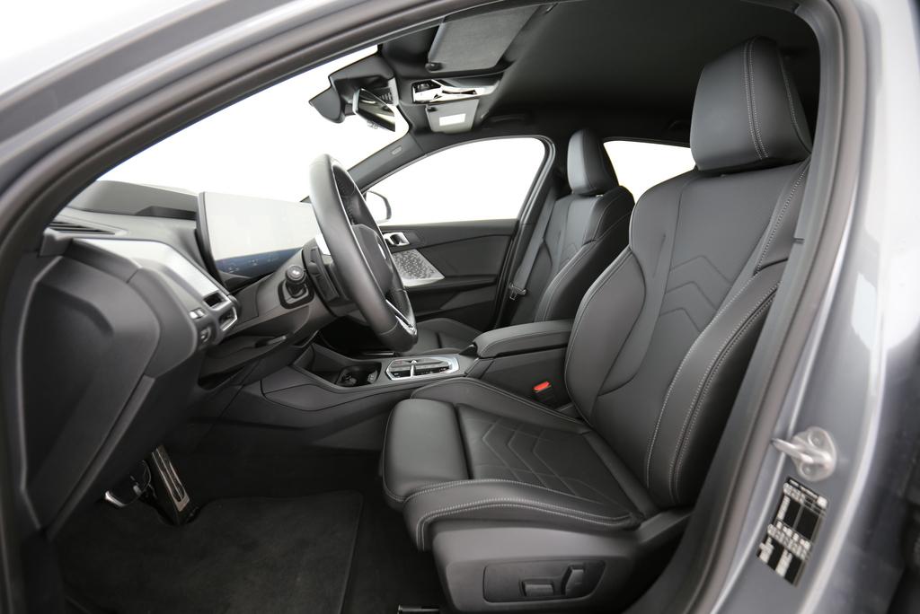 BMW 120i-image-2