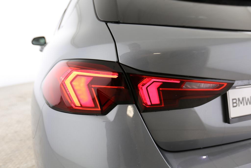 BMW 120i-image-14