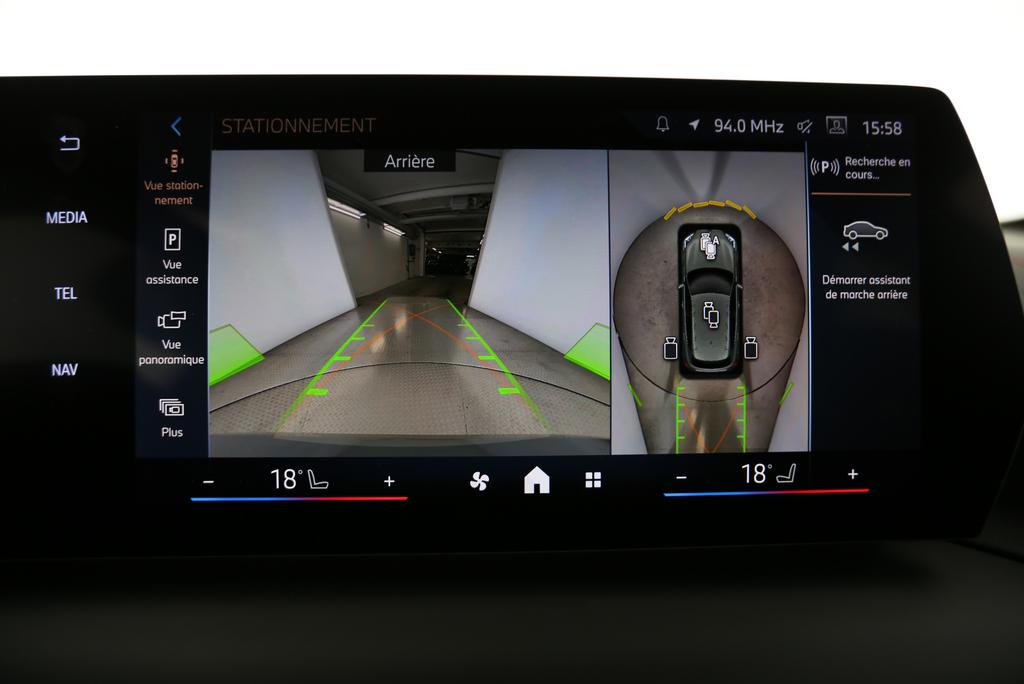 BMW 120i-image-6