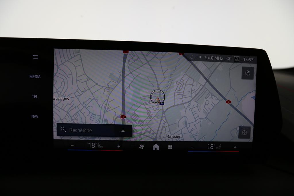 BMW 120i-image-7
