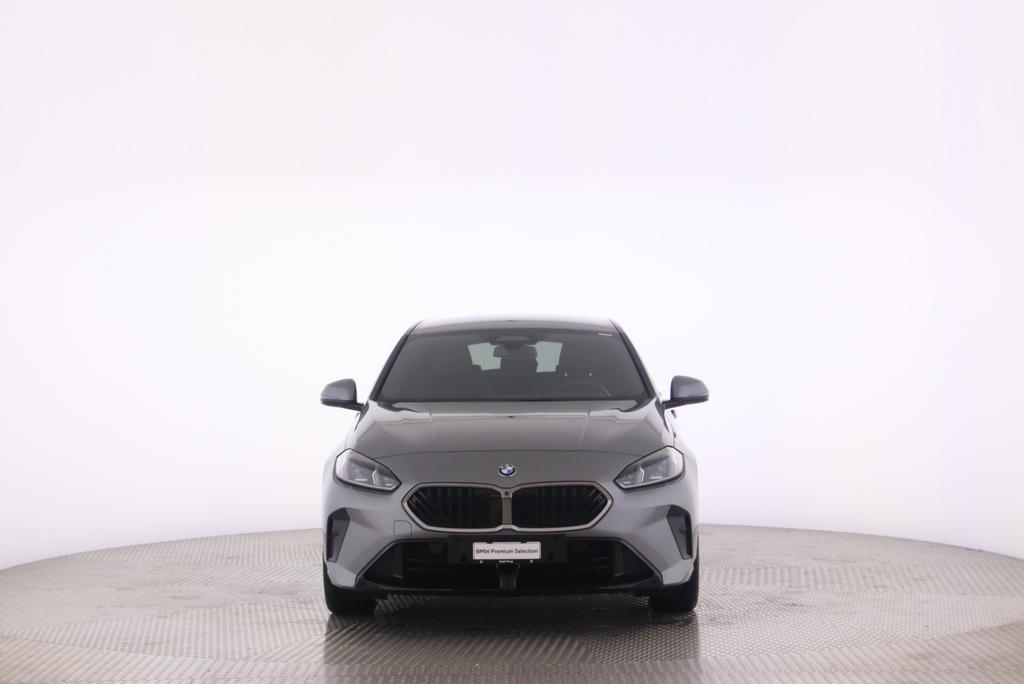 BMW 120i-image-9