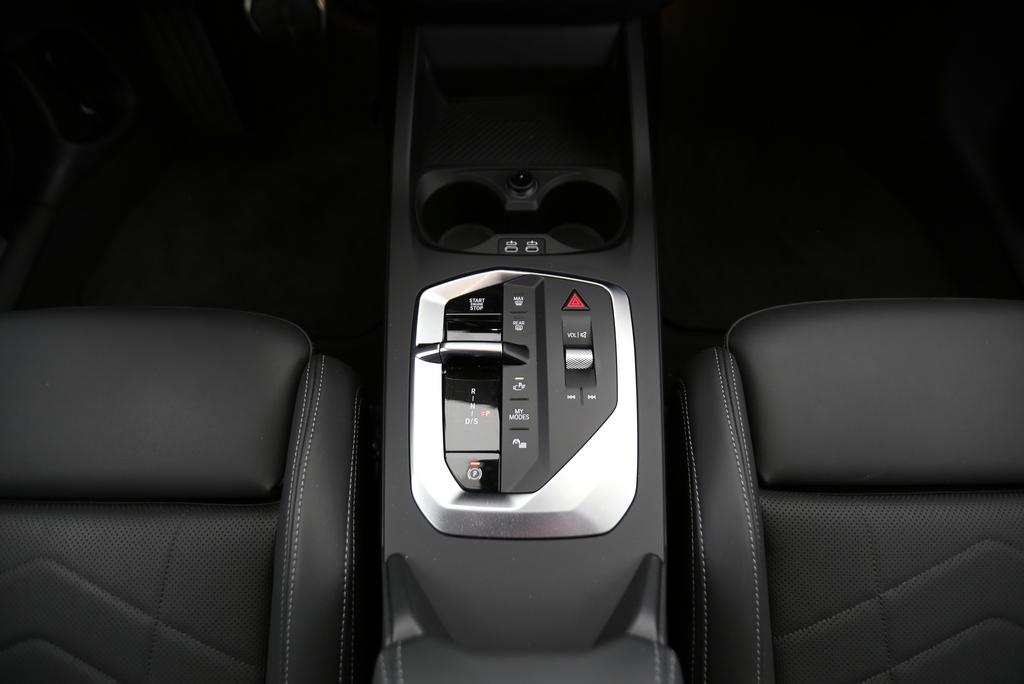 BMW 120i-image-8