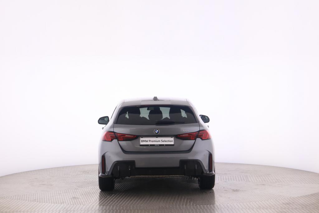 BMW 120i-image-10