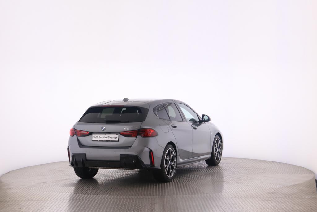 BMW 120i-image-1