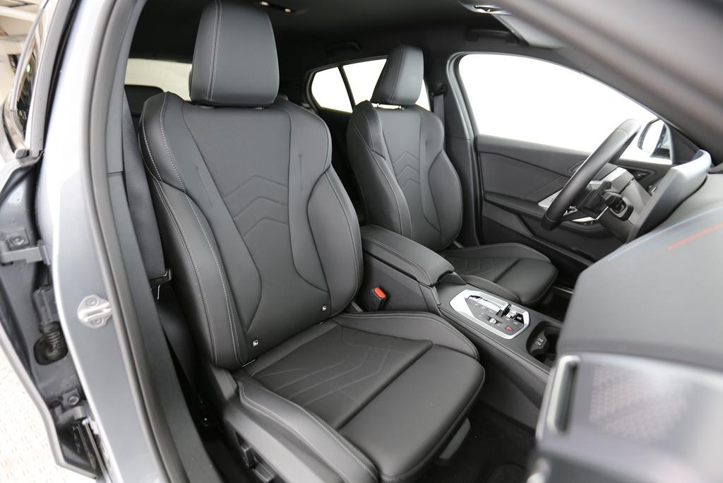 BMW 120i-image-11
