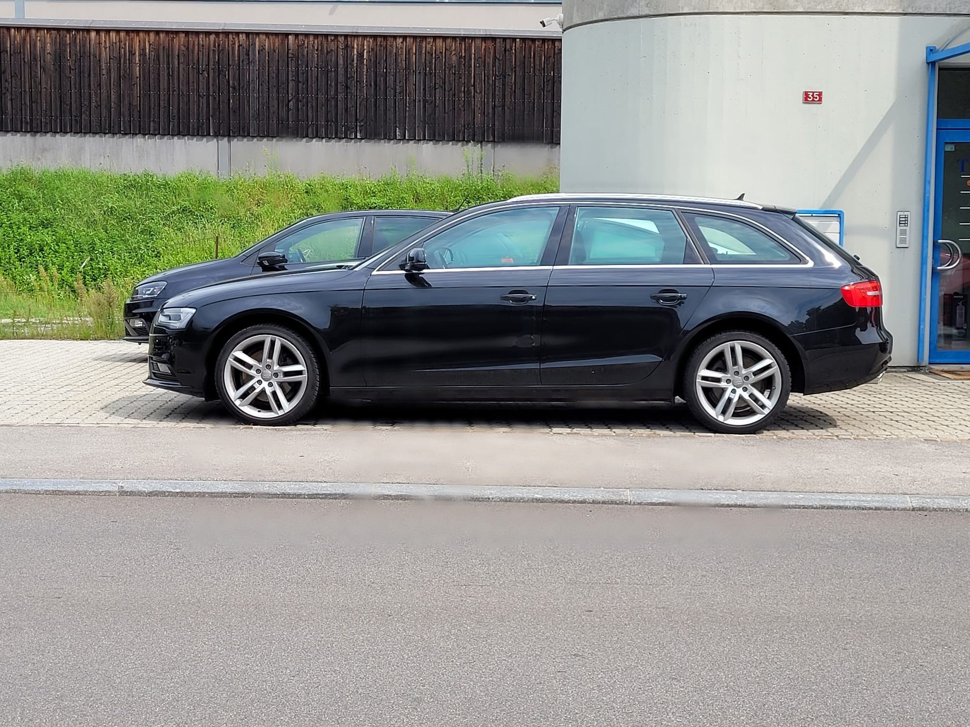 AUDI A4 Avant 2.0 TDI Attraction multitronic-image-2