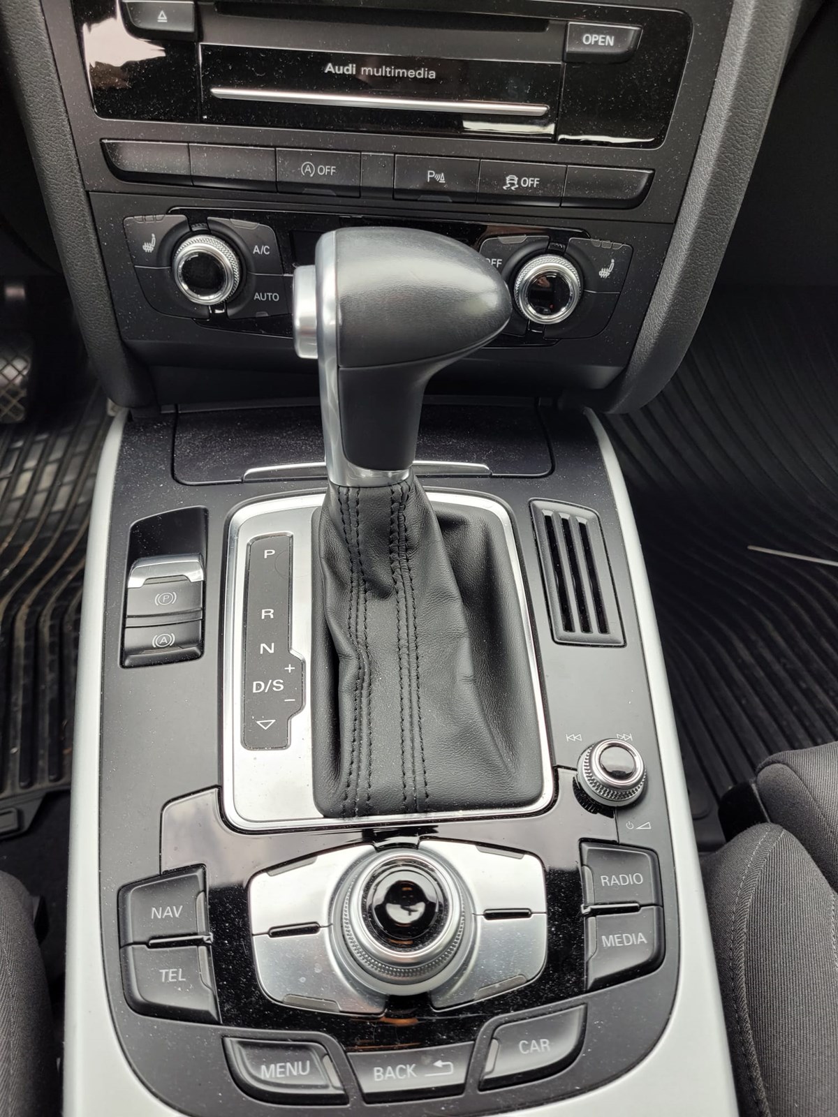 AUDI A4 Avant 2.0 TDI Attraction multitronic-image-12