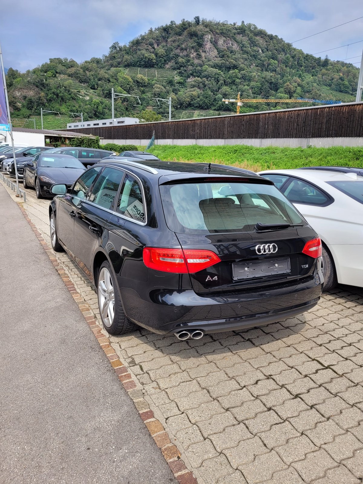 AUDI A4 Avant 2.0 TDI Attraction multitronic-image-3