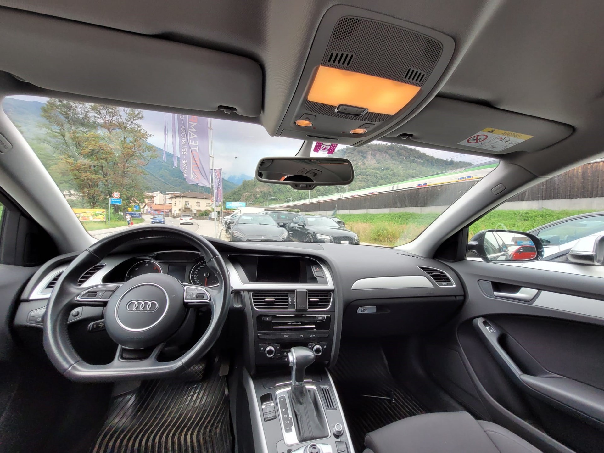 AUDI A4 Avant 2.0 TDI Attraction multitronic-image-8