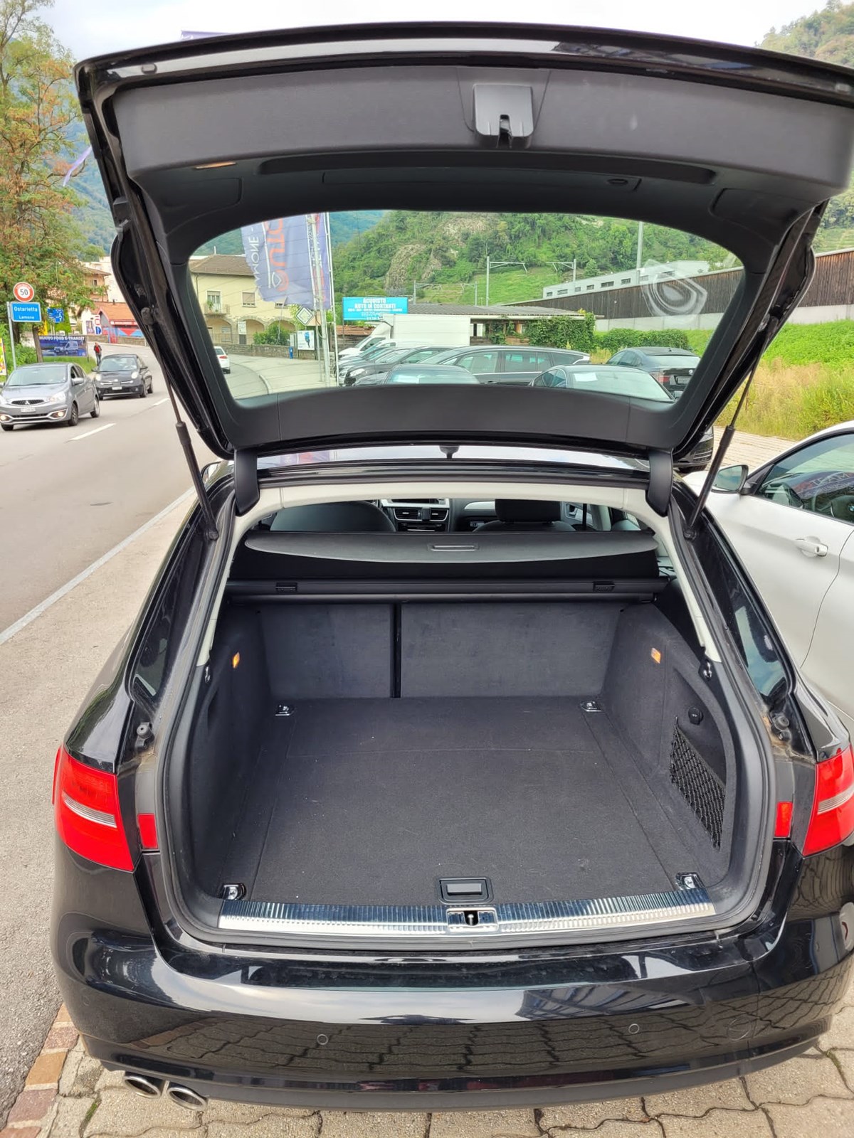AUDI A4 Avant 2.0 TDI Attraction multitronic-image-5