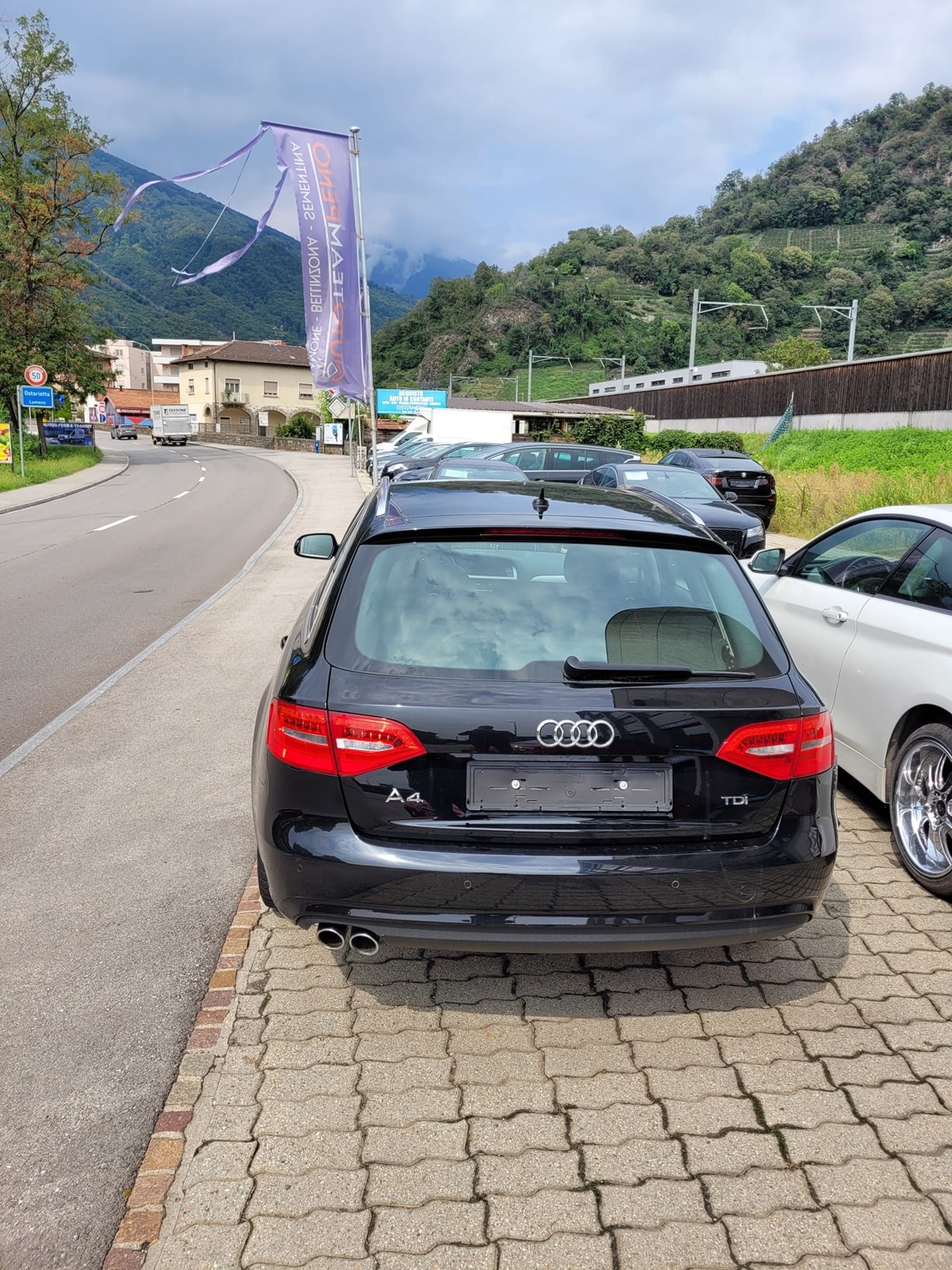 AUDI A4 Avant 2.0 TDI Attraction multitronic-image-4