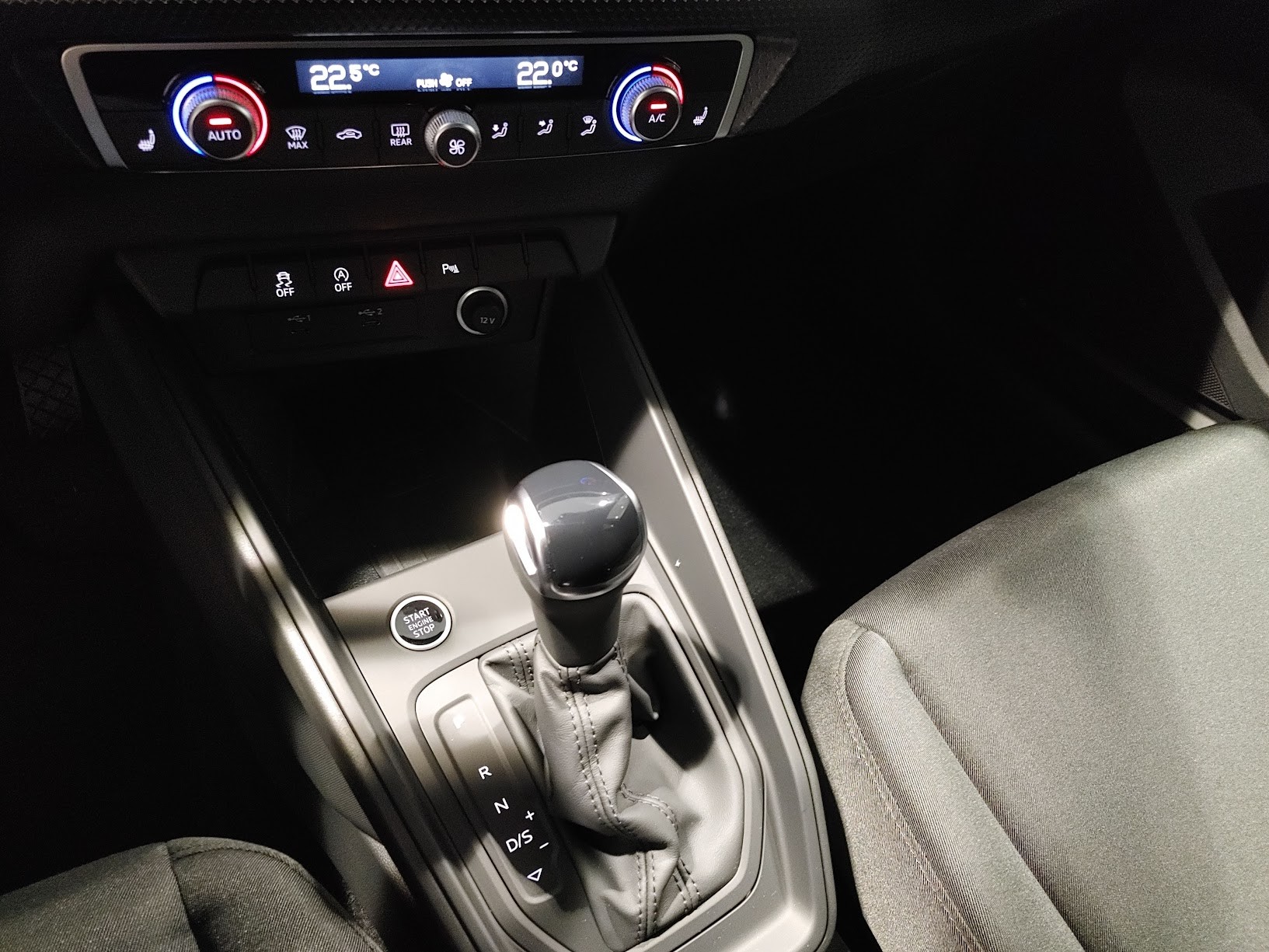 AUDI A1 Sportback 30 TFSI Attraction S-tronic-image-8
