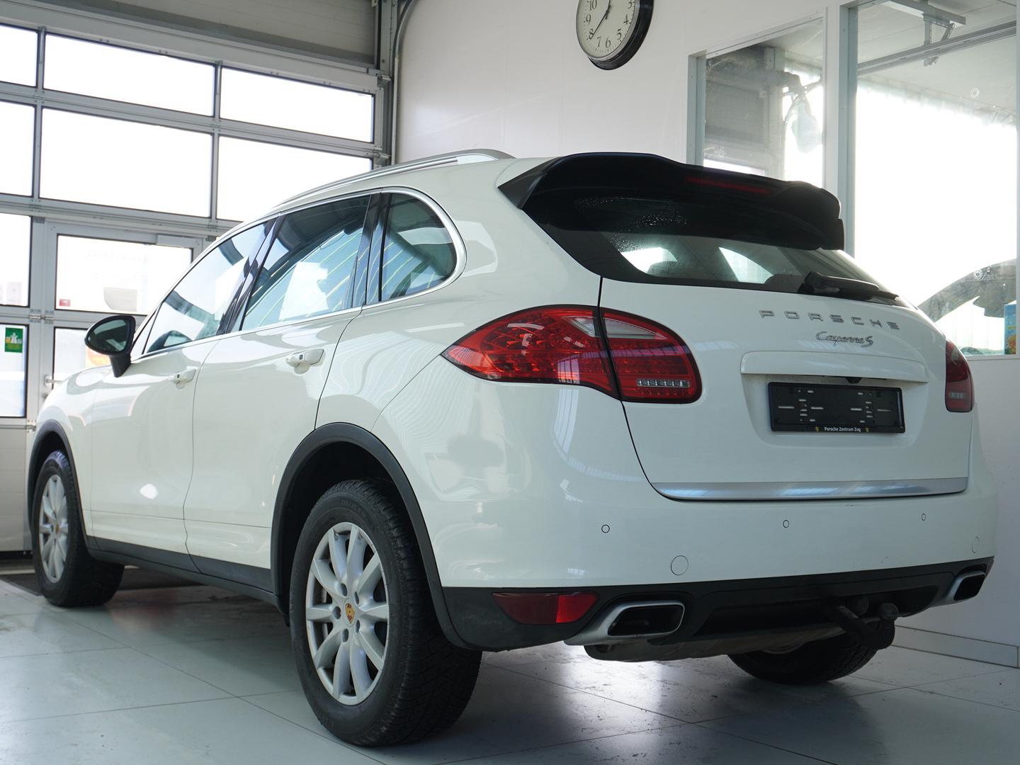 PORSCHE Cayenne S-image-1