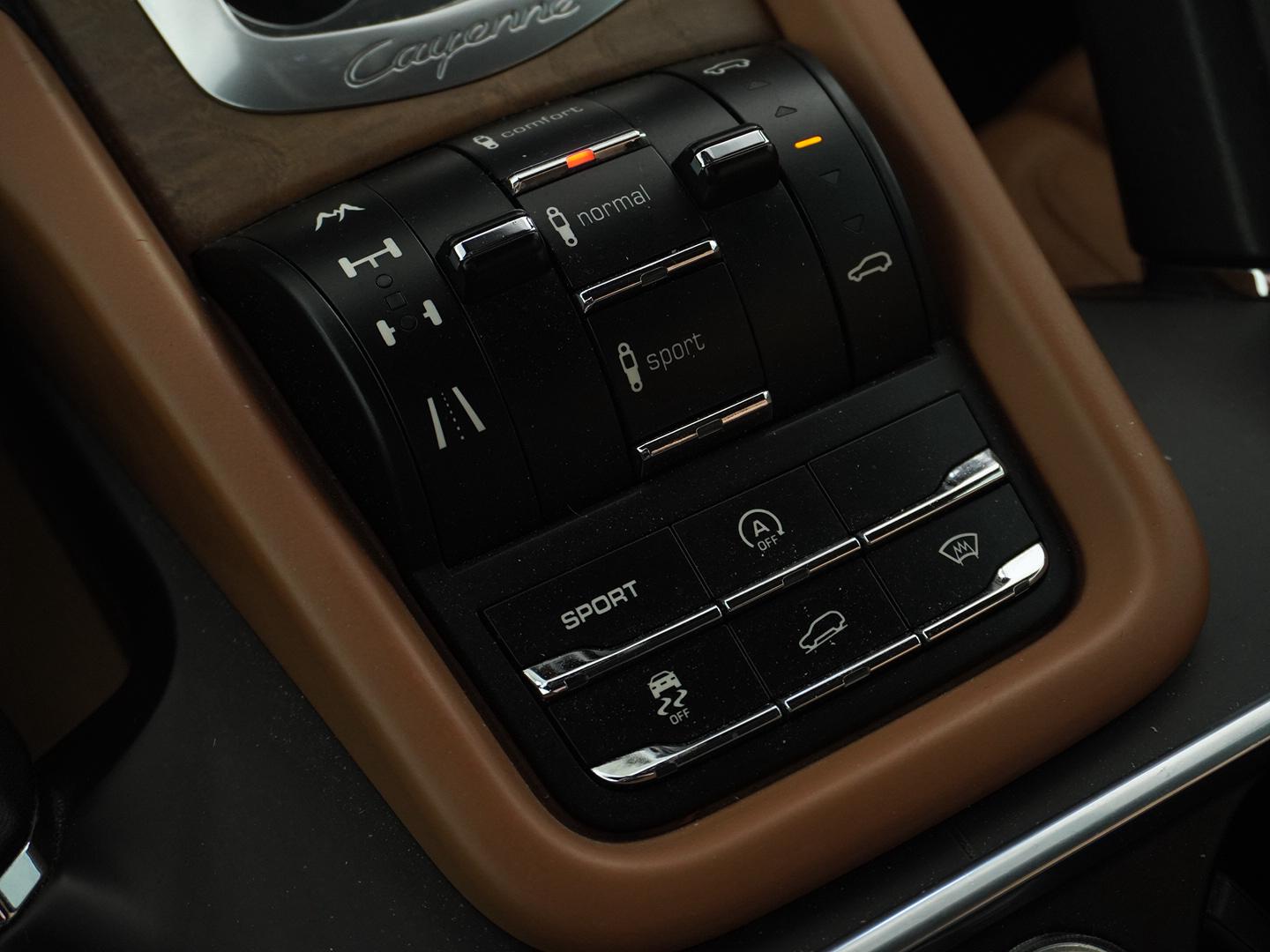 PORSCHE Cayenne S-image-8